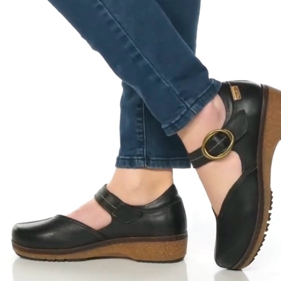 Pikolinos Granada Water Resistant Mary Jane